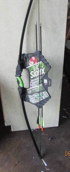 Lil Sioux Junior Archery Set with ...
