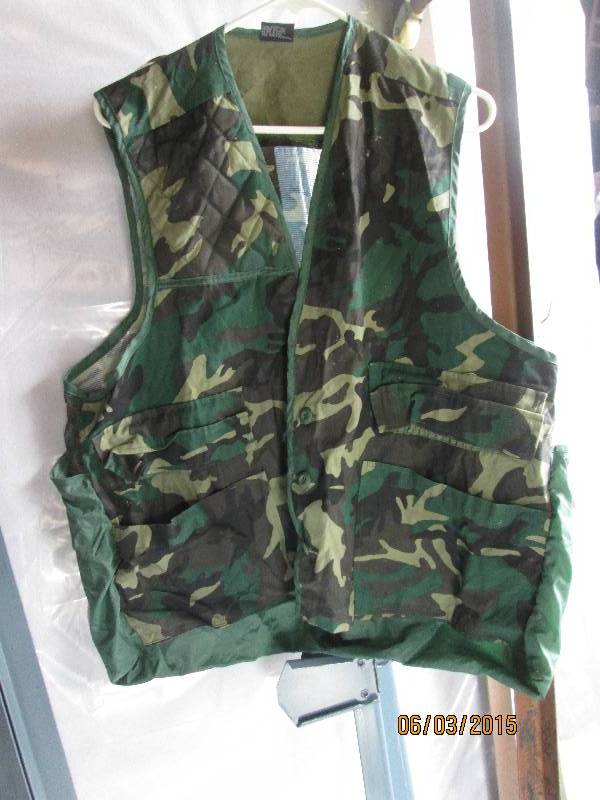 Green cammo hunting vest with back ...