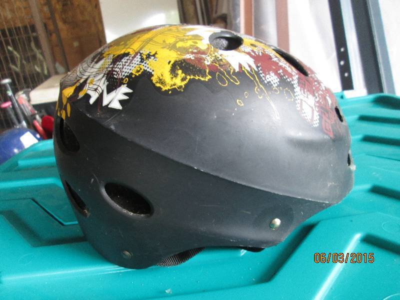 Skate helmet. Size mediumlarge...