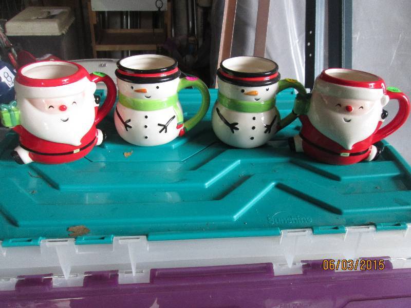 Cute set of winter time coffee mugs...
