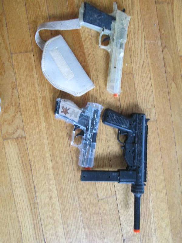 Lot of air and pellet guns...