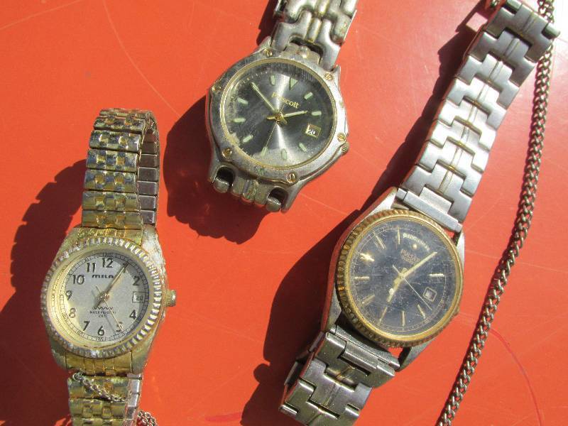 Lot of watches, jewelry and a vinta...