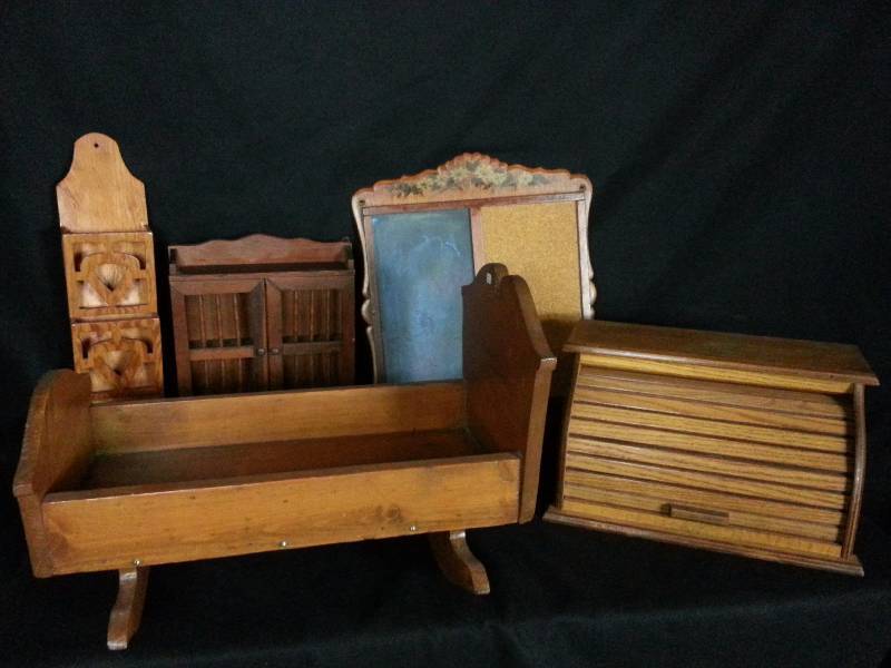 Lot of (5) Wooden Accent and Dcor Items