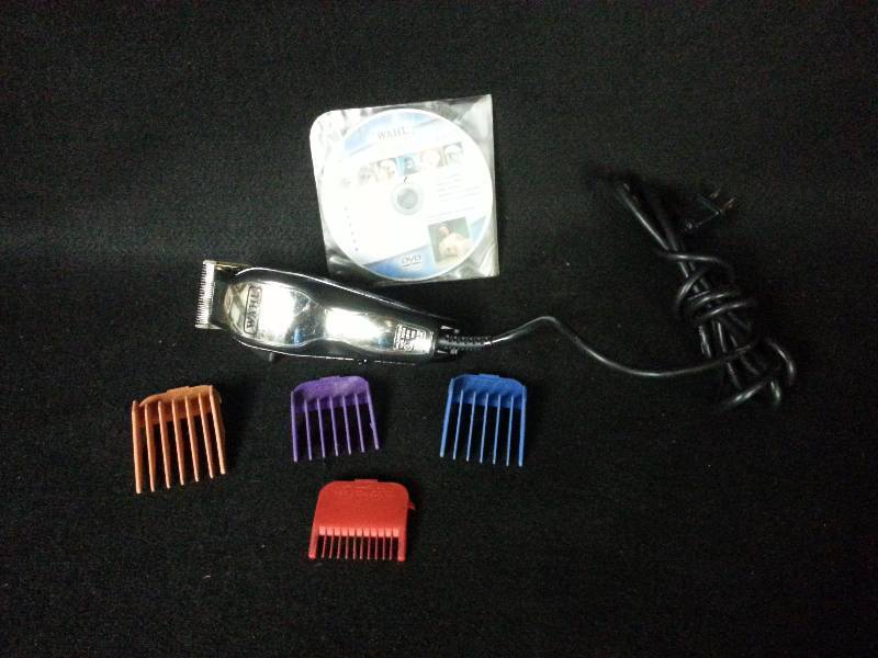 Electric Wahl Clippers w Attachments and Manual