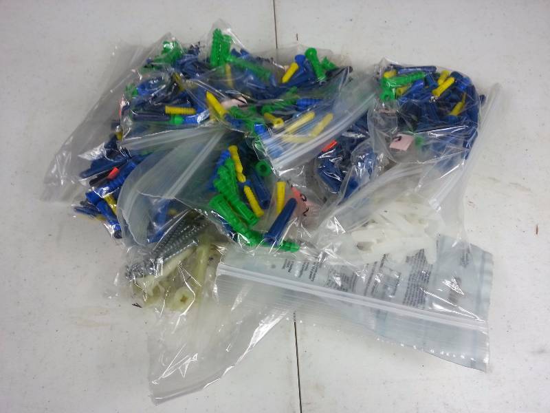 Large Lot of Anchors For All Typs of Walls