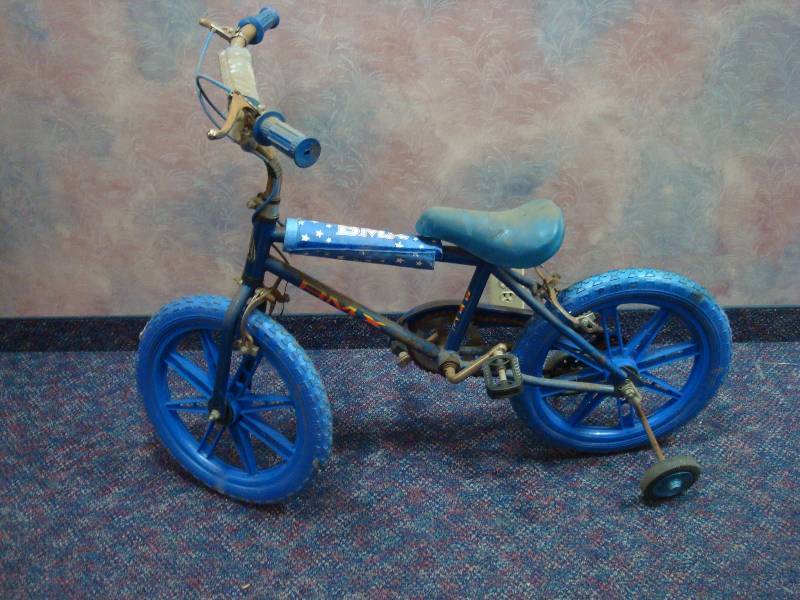lot 5 image: Vintage Lescoq Kids BMX Bike, Lots Of Wear