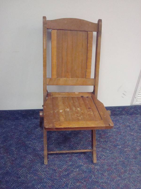 lot 7 image: Vintage Wood Folding Chair, Shows Wear