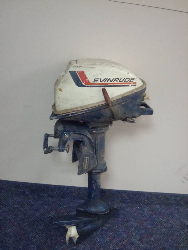 lot 9 image: Evinrude Lightwin Boat Motor, Untested 1972 4hp