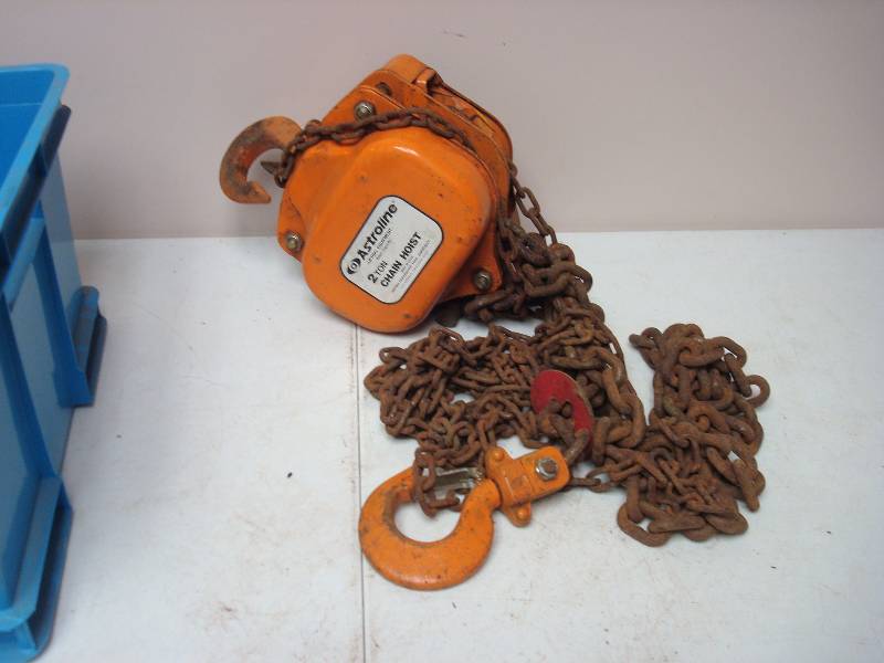 lot 11 image: 2 Ton Chain Hoist