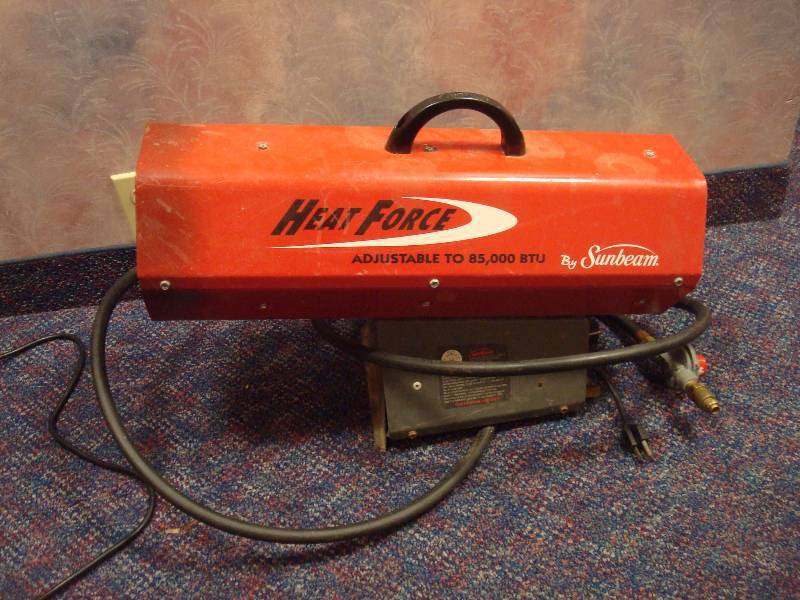 lot 17 image: Heat Force Heater, Powers Up, But Shuts Down Right Away