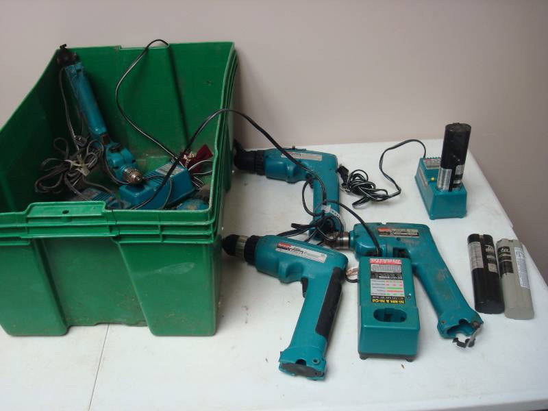 lot 19 image: Lot Of Makita Drills And Parts, Untested