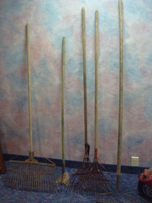 lot 22 image: Lot Of Vintage Rakes
