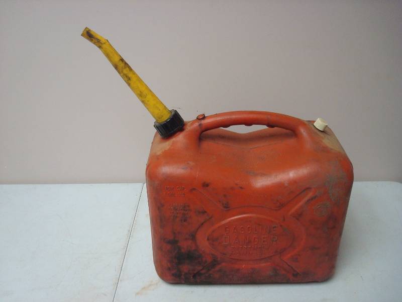 lot 29 image: 5 Gallon Gas Tank
