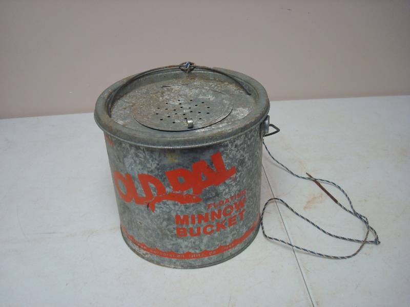 lot 46 image: Vintage Minnow Bucket