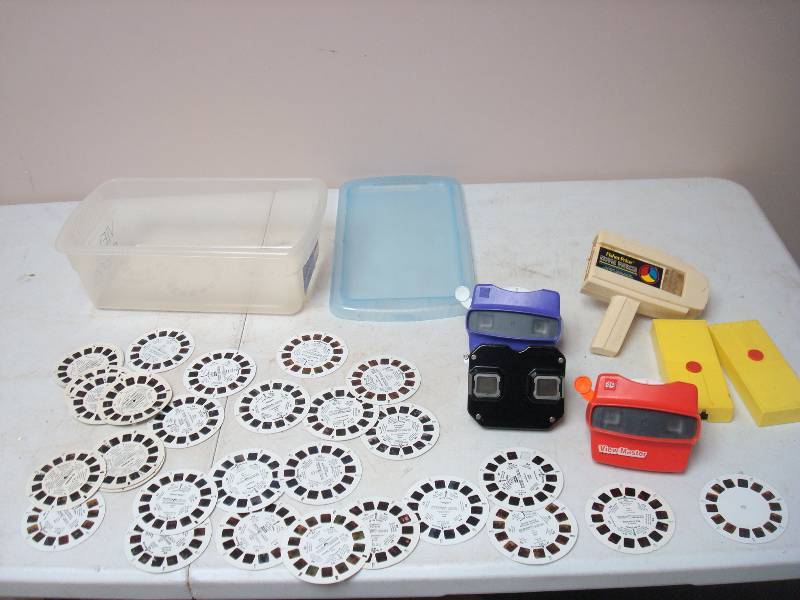 lot 55 image: Lot Of View Masters And Slides