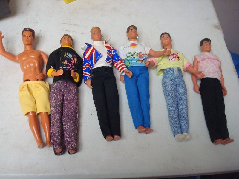 lot 57 image: Lot Of New Kids And 90210 Dolls