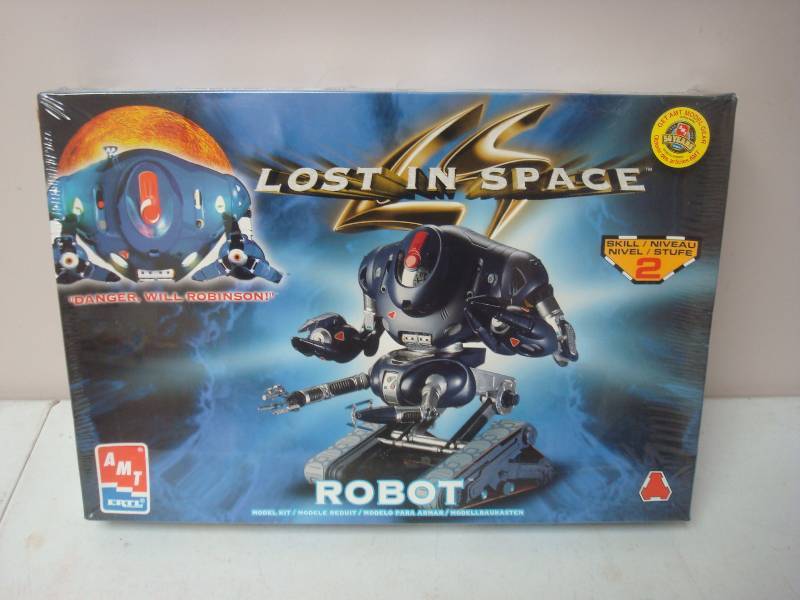lot 69 image: Lost In Space Robot Model Kit