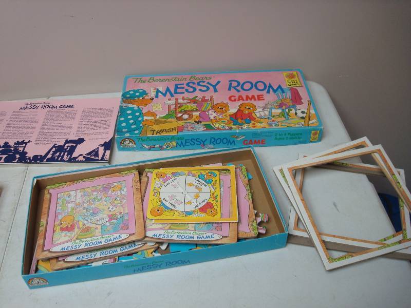 lot 79 image: Bernstein Bear Messy Room Board Game