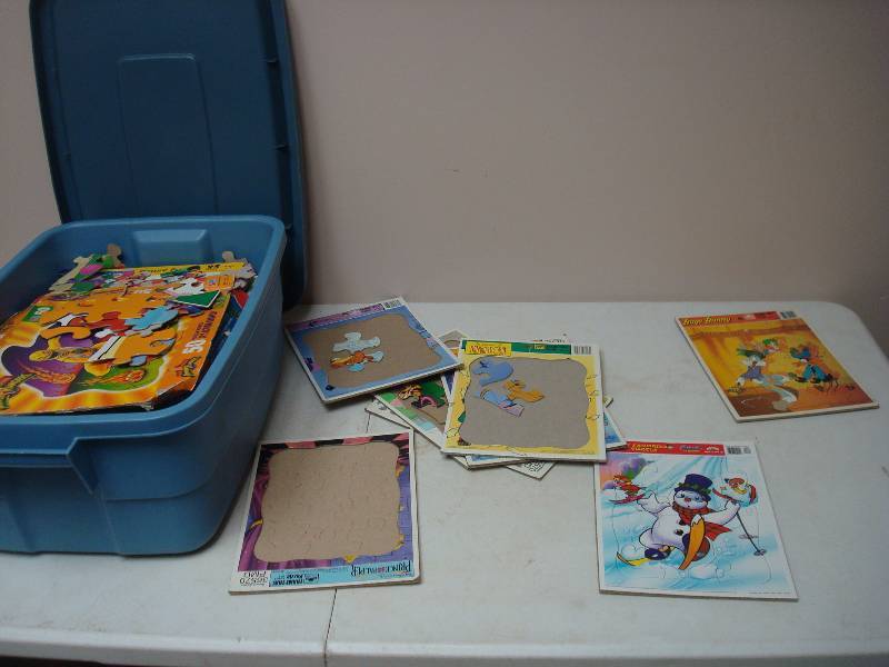 lot 86 image: Bin Filled With Kids Puzzles