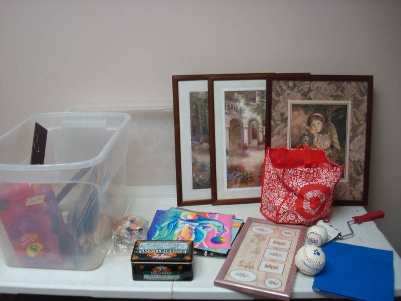 lot 119 image: Lot Of Mixed Items In Clear Bin