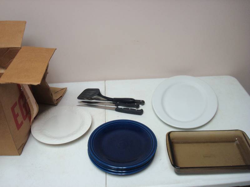 lot 124 image: Lot Of Plates, Glasses, Kitchenware