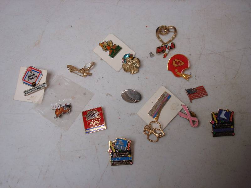 lot 129 image: Lot Of Mixed Pins