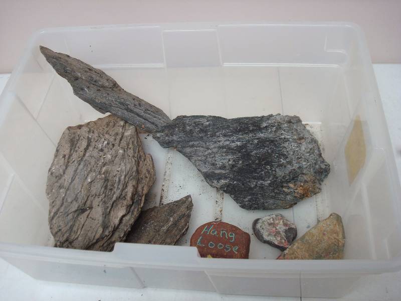 lot 135 image: Lot Of Mixed Rocks