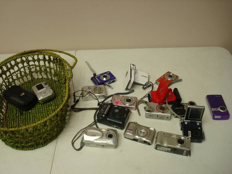lot 137 image: Basket Of Used Digital Cameras, Untested