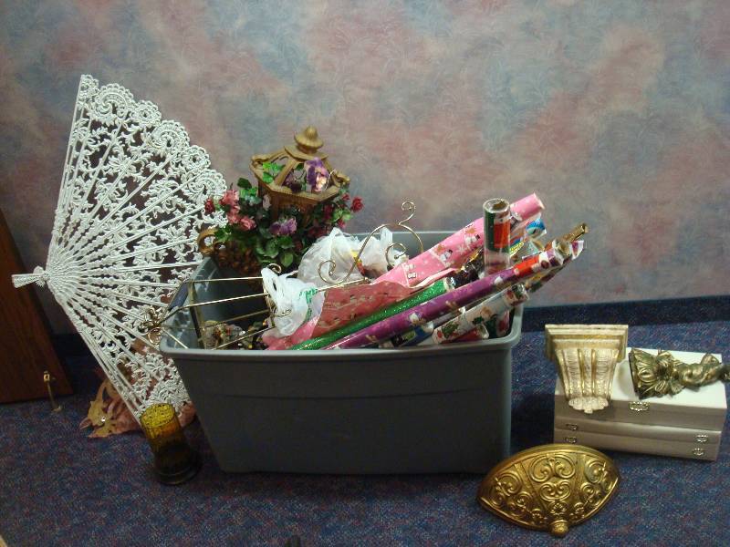 lot 153 image: Large Bin Filled With Decor Items