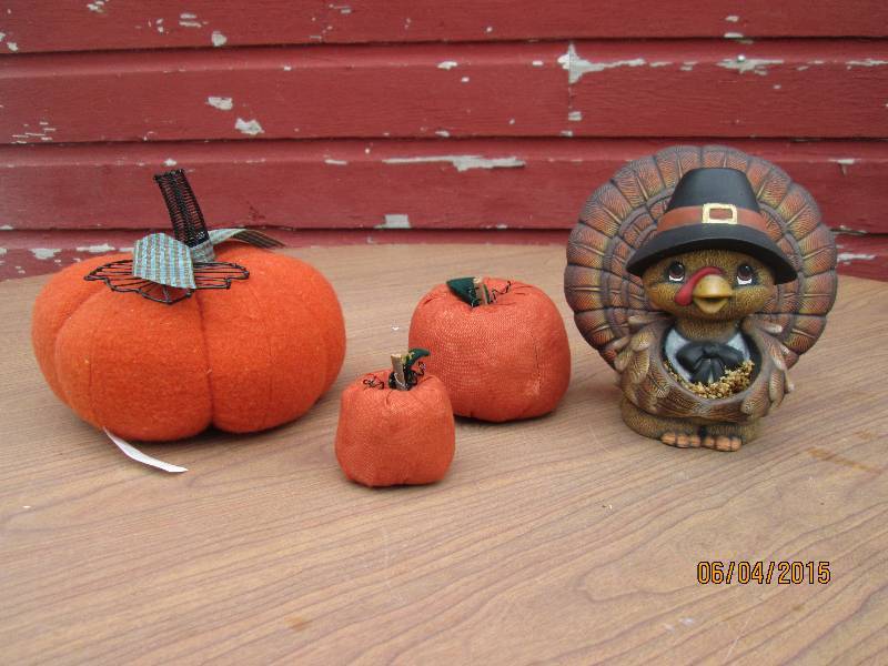 Plush fall pumpkins with ceramic tu...