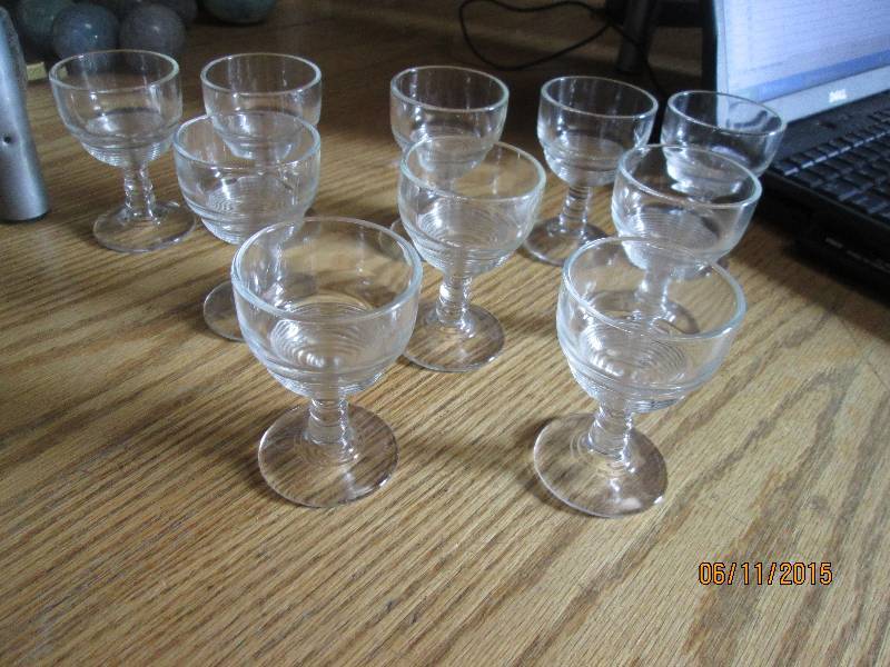 Lot of 10 small wine glasses. All i...