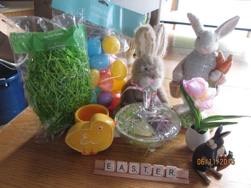 Lot of miscellaneous Easter decorat...