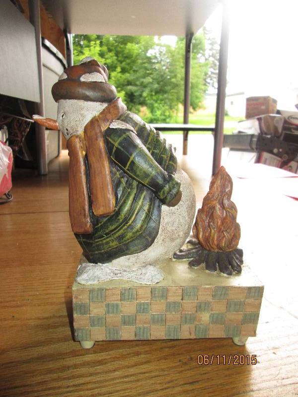 Snowman warming music box. Plays M...