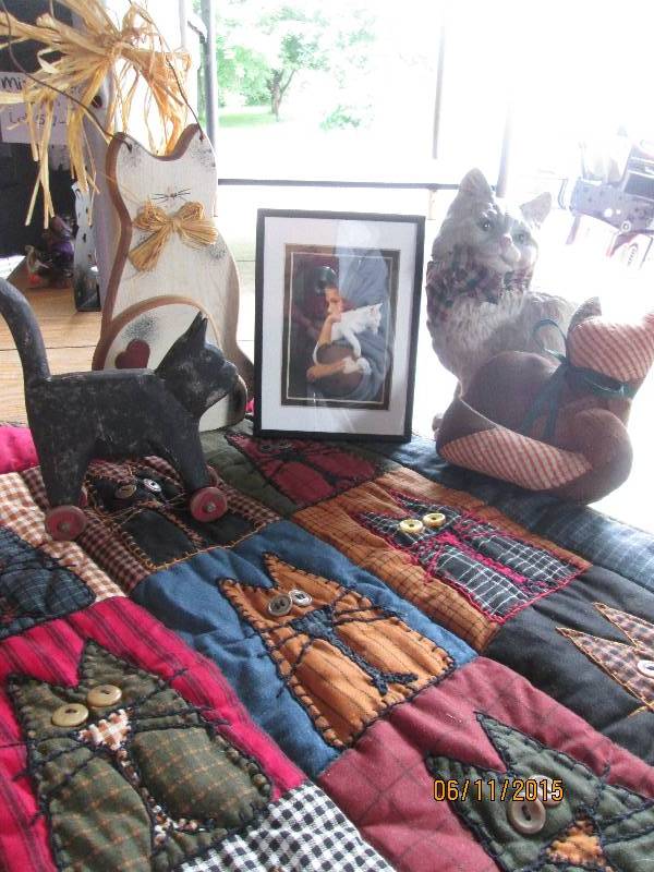 Nice collection of cat decorations....