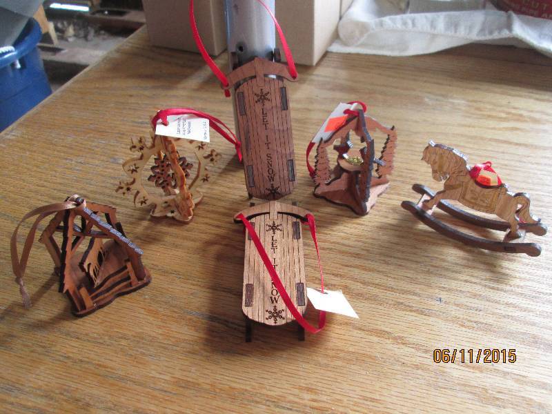 Lot of 6 small laser cut wooden Chr...
