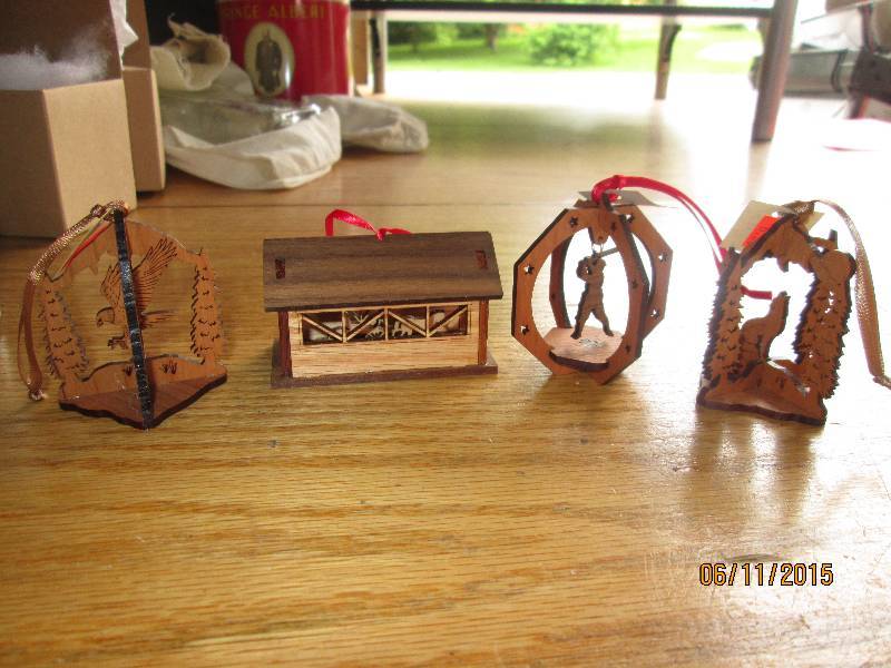 Lot of 4 small laser cut wooden Chr...