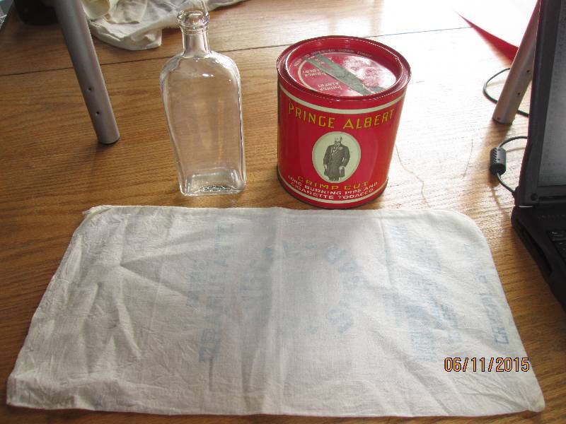 Small lot of collectable household ...