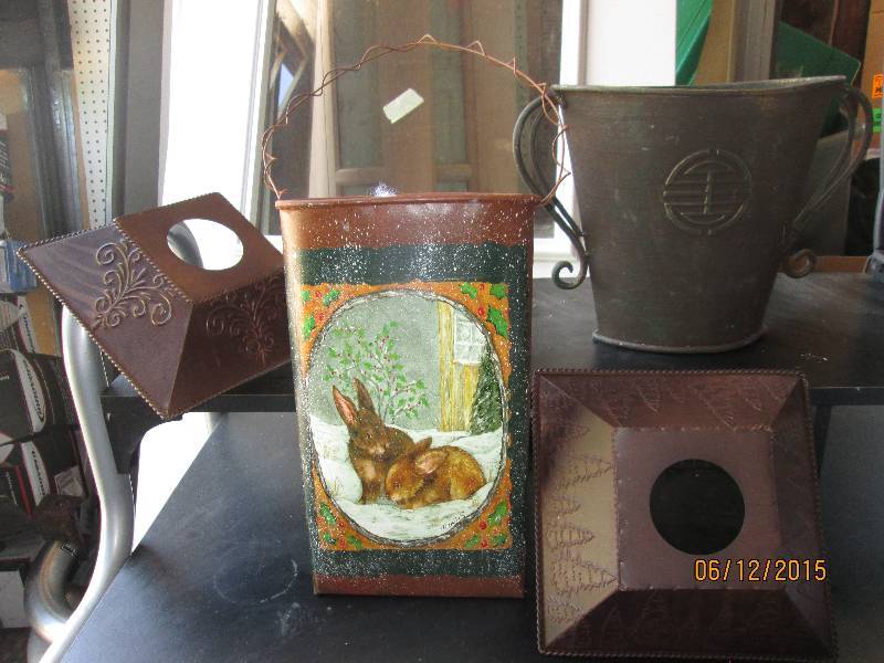 Nice lot of tin plantershangers an...