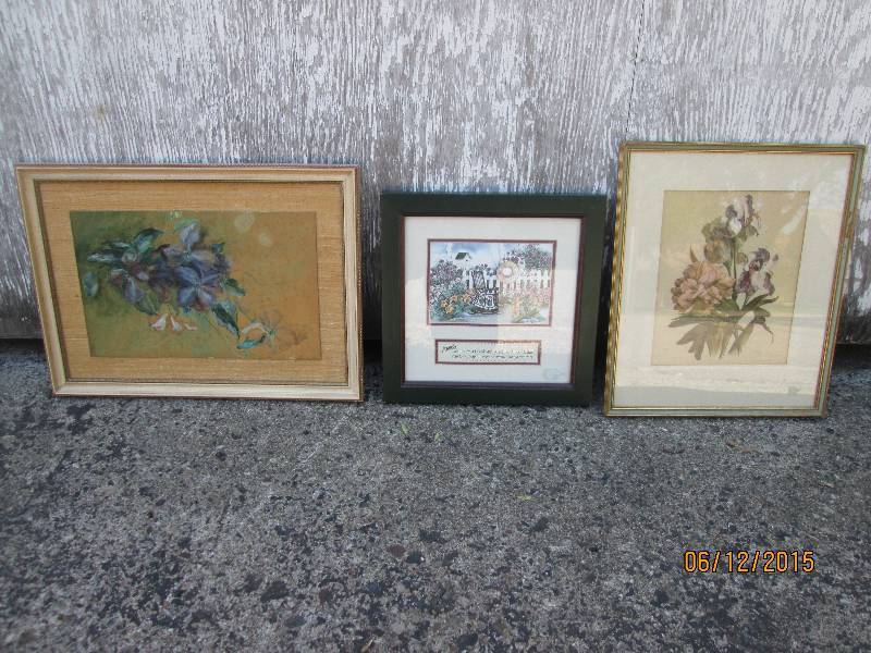 Lot of framed floral prints...