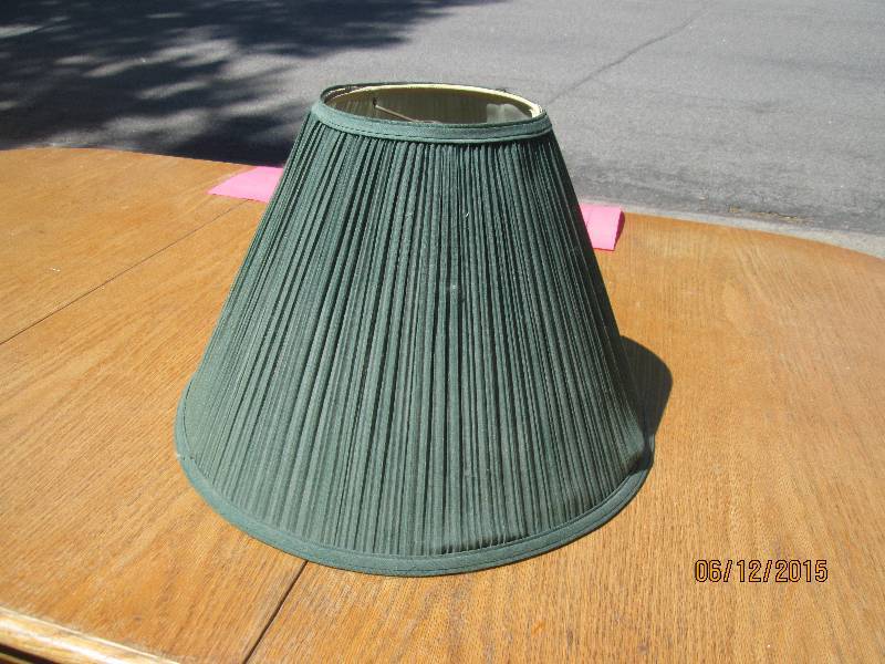 Green pleated lamp shade in great c...