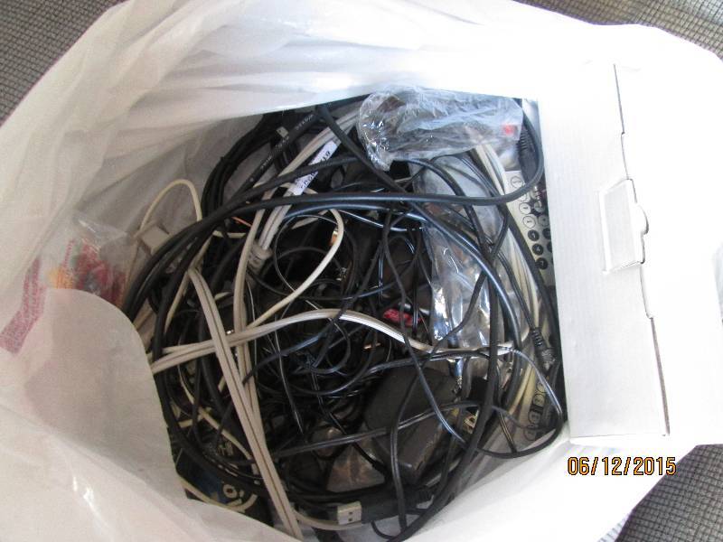 Large lot of computer and video cor...