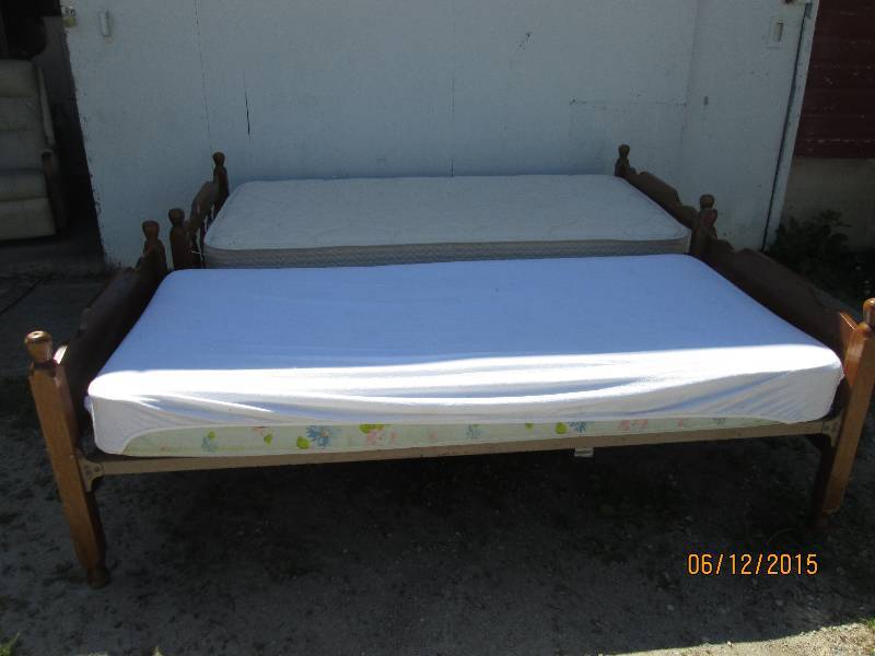 Pair of twin beds. Very good condit...