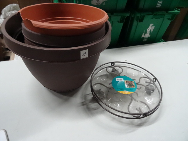 Flower pots