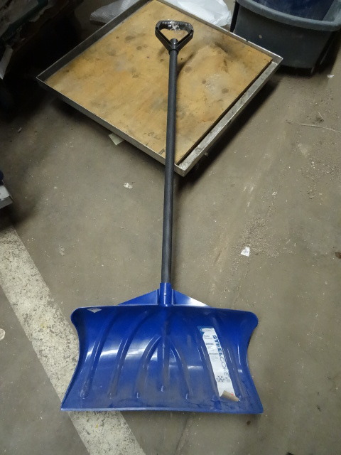 Snow shovel