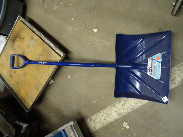 Snow shovel