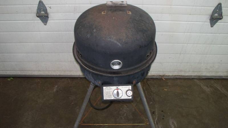 lot 12 image: Grill
