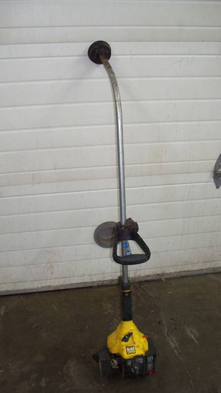 lot 20 image: Weed Whip