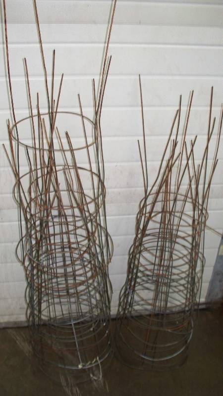 lot 23 image: Plant Holder