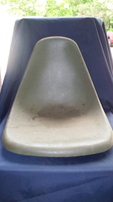 lot 28 image: Seat