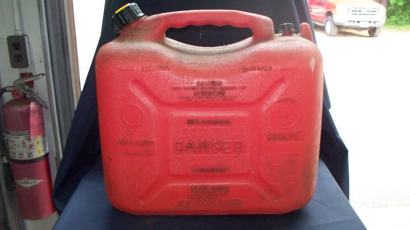 lot 33 image: Gas can